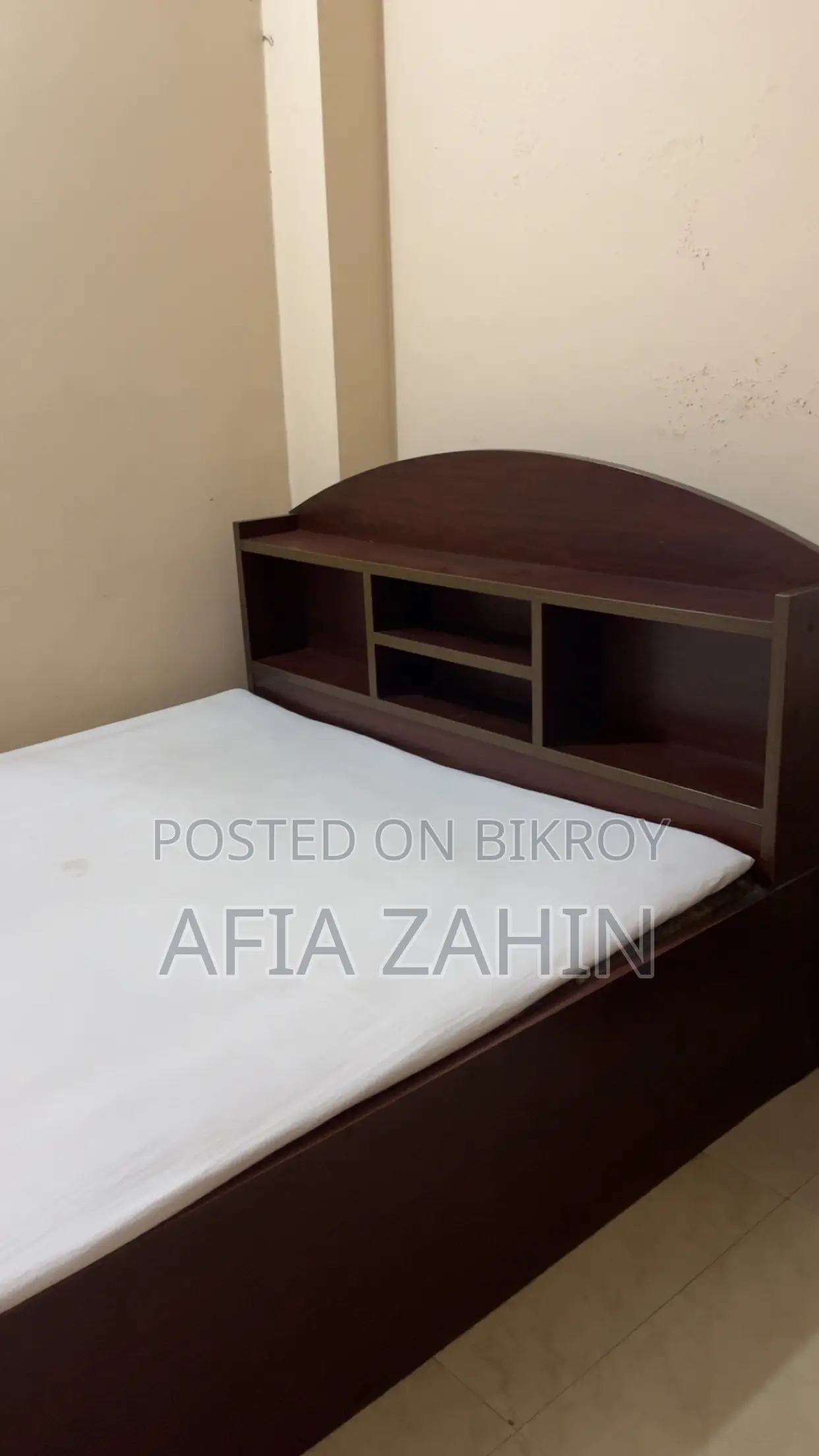 ম্যাট্রেস এবং সাইড ডেস্কসহ খাট