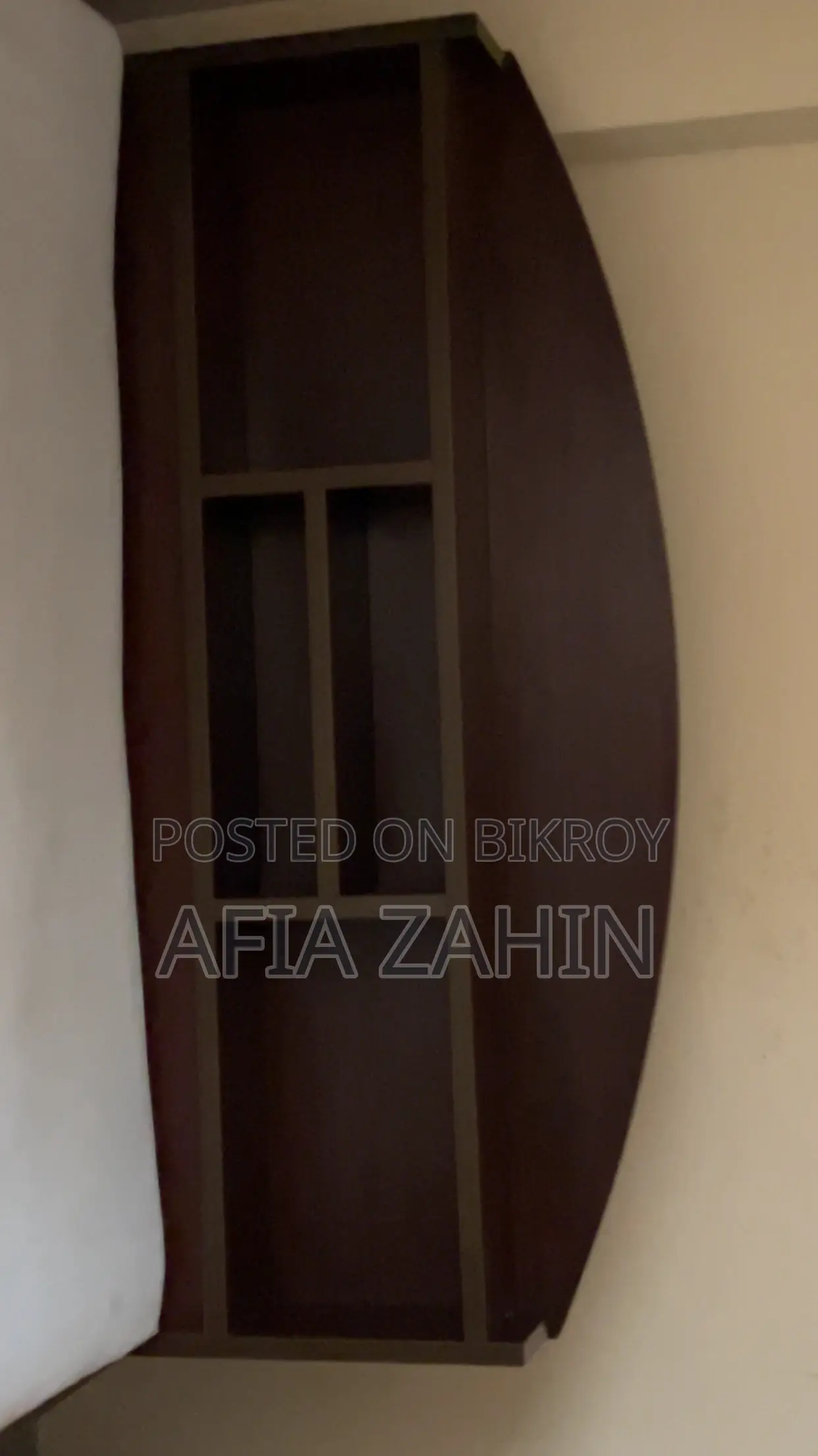 ম্যাট্রেস এবং সাইড ডেস্কসহ খাট