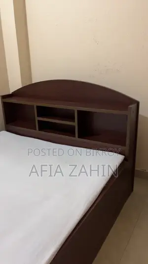 ম্যাট্রেস এবং সাইড ডেস্কসহ খাট