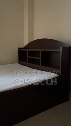 ম্যাট্রেস এবং সাইড ডেস্কসহ খাট