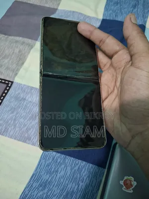 Samsung Galaxy Z Flip4 256 GB Gold
