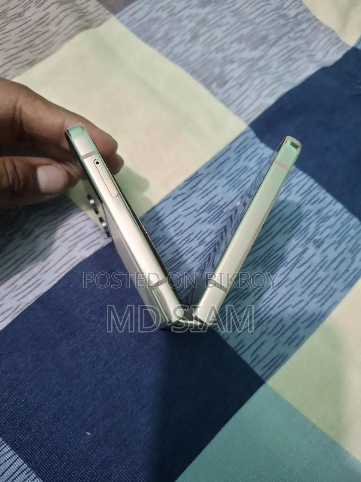 Samsung Galaxy Z Flip4 256 GB Gold