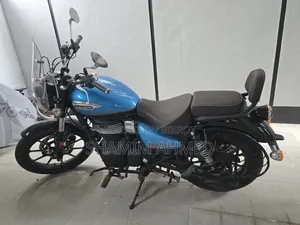 নতুন রয়্যাল এনফিল্ড মিটিওর ৩৫০ ২০২৫ নীল