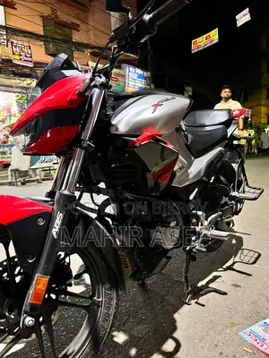 হিরো এক্সট্রিম ১২৫আর ২০২৫ লাল