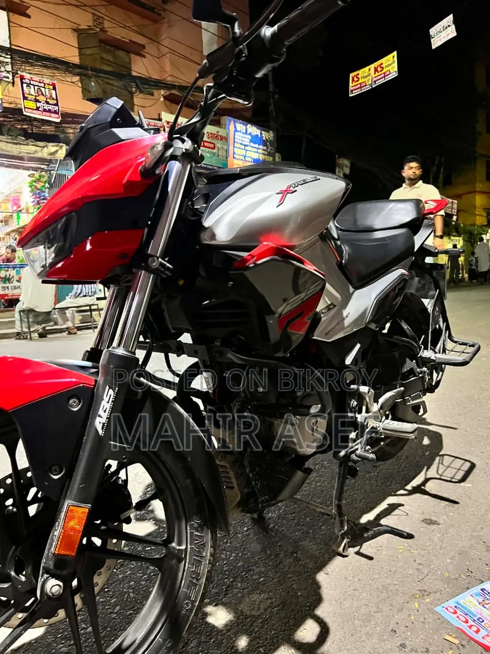 হিরো এক্সট্রিম ১২৫আর ২০২৫ লাল
