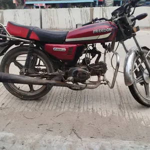 বাজাজ ফ্রিডম ২০১৫ লাল