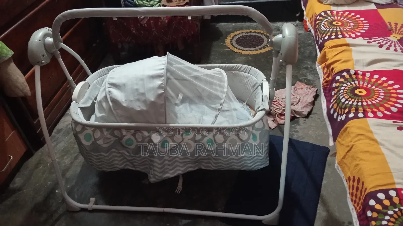 বাচ্চাদের দোলনা