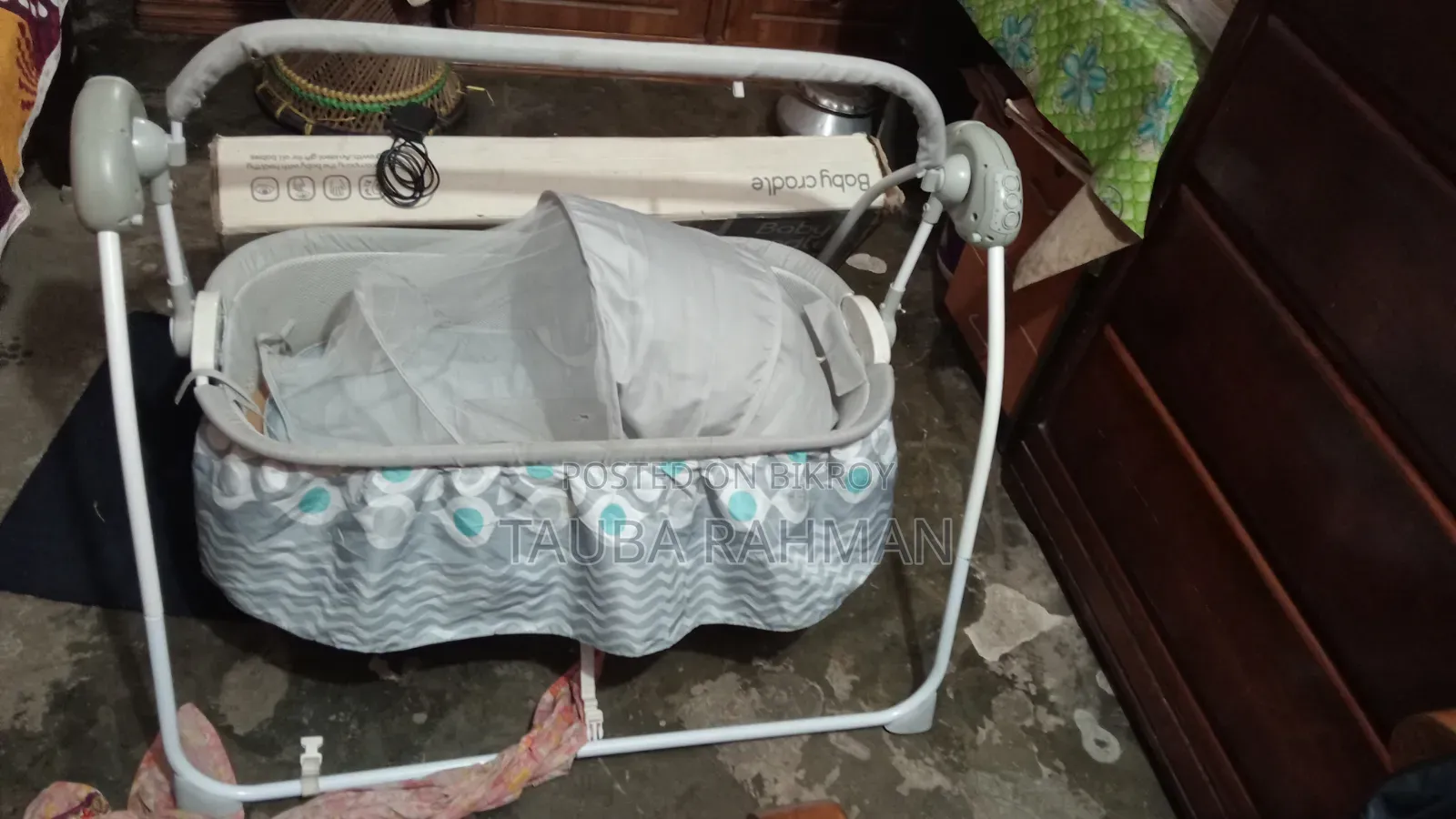বাচ্চাদের দোলনা