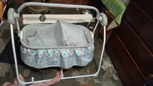 বাচ্চাদের দোলনা