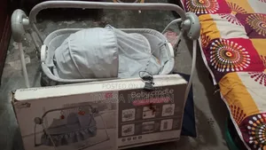 বাচ্চাদের দোলনা