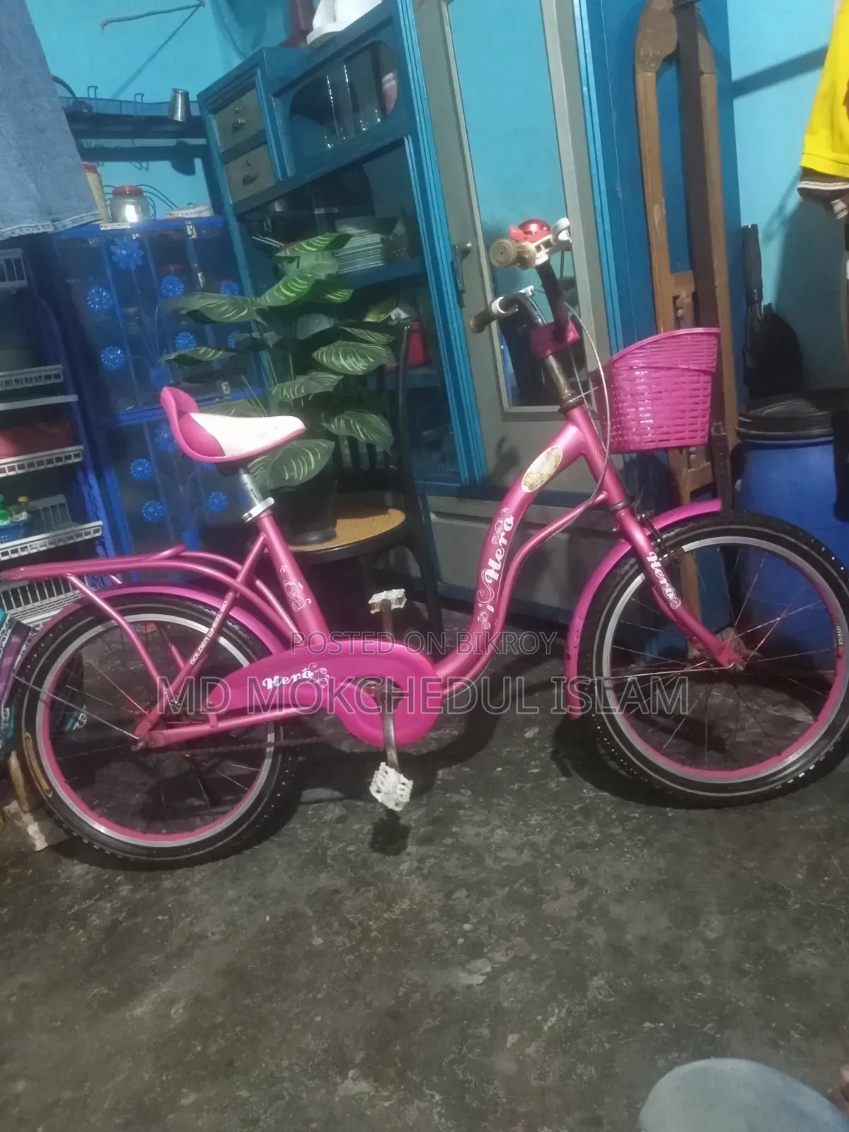 I will sell a baby girl's bicycle.