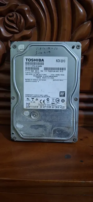 একটি মনিটর ও একটি হার্ডডিস্ক(৫০০ জিবি)