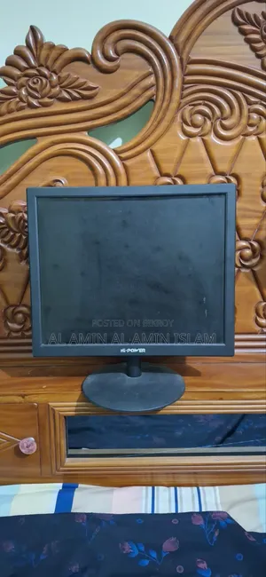 একটি মনিটর ও একটি হার্ডডিস্ক(৫০০ জিবি)
