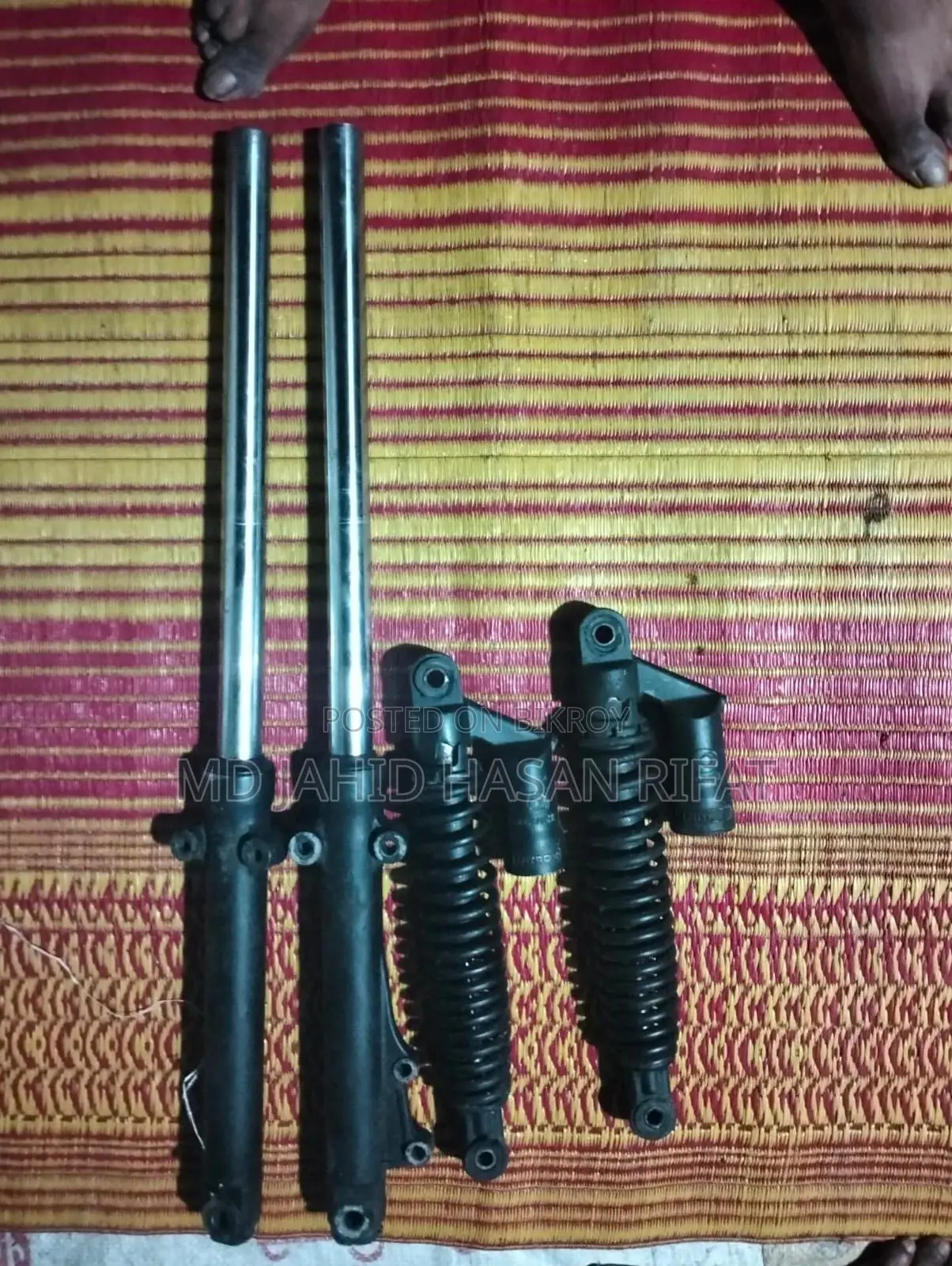 মোটরসাইকেল সাসপেনশন