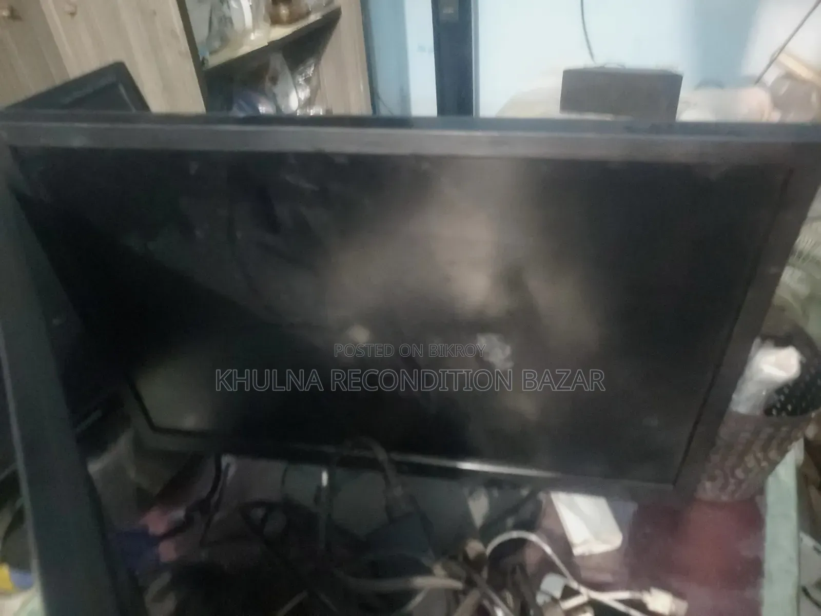 4 Damaged Display 19" Monitors for Sale