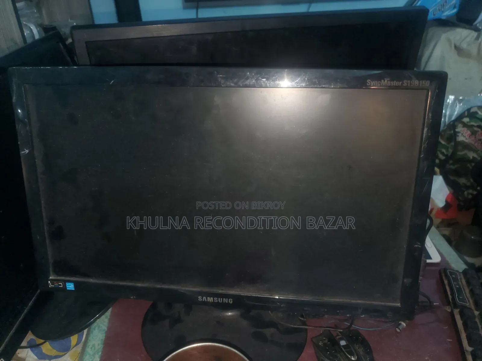 4 Damaged Display 19" Monitors for Sale
