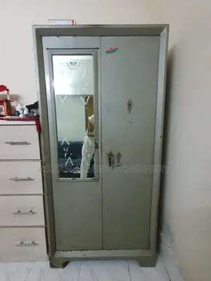 স্টিল আলমিরা