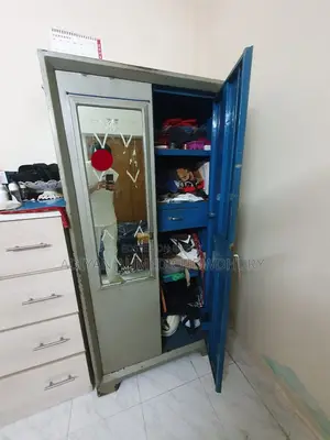 স্টিল আলমিরা