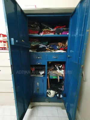 স্টিল আলমিরা