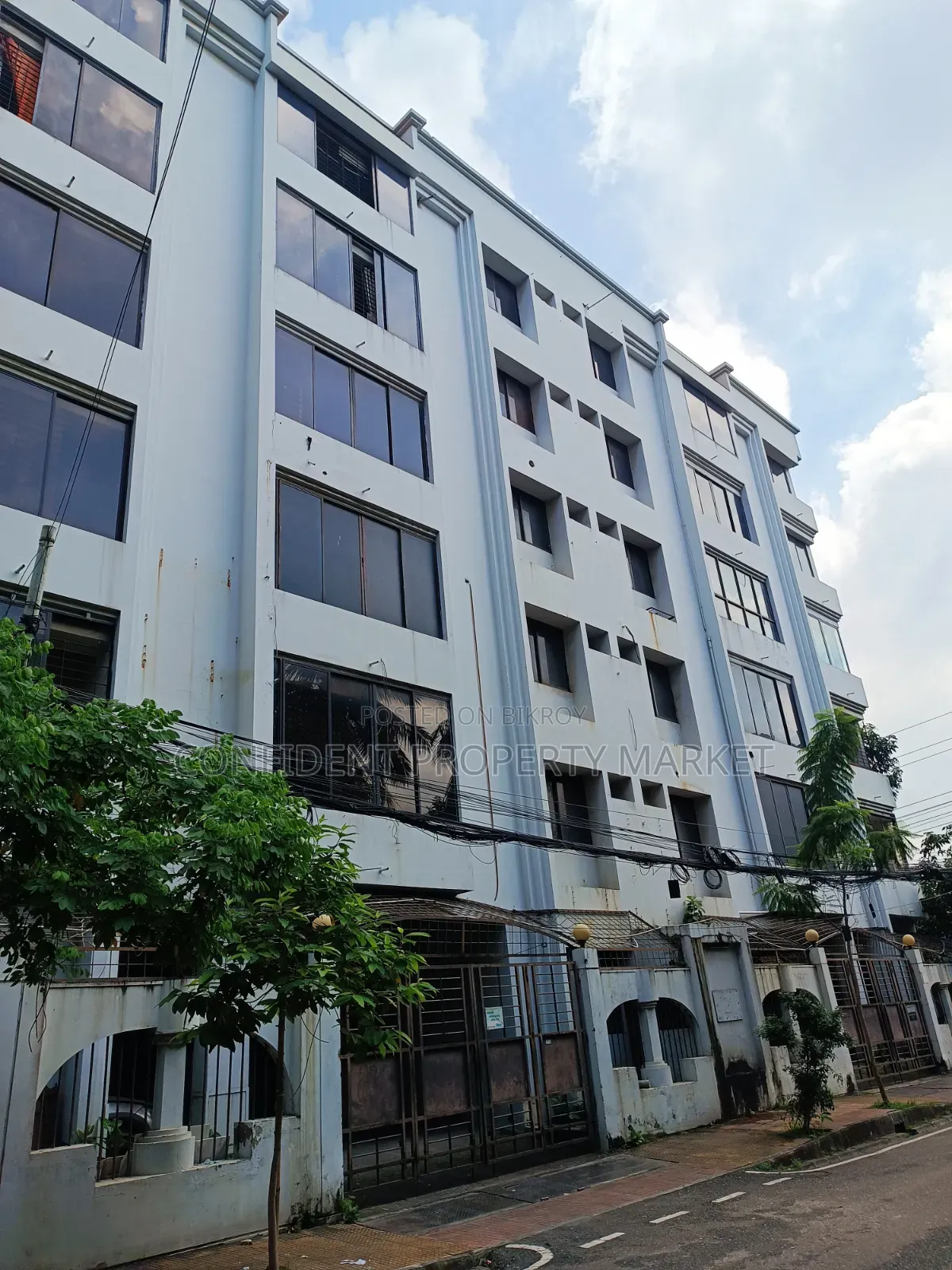 বারিধারায় ২০ বেডরুমের বাড়ি বিক্রয়ের জন্য