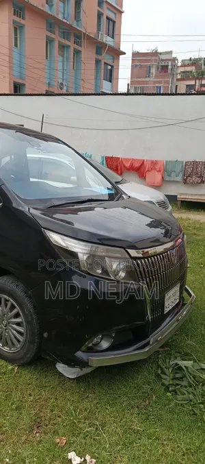 টয়োটা এস্কয়ার ২০১৭ ব্ল্যাক