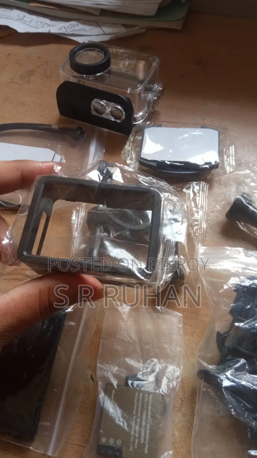 সম্পূর্ণ ফ্রেশ কোয়ালিটি এবং কোন প্যাকেট খোলা হয়নি এমন ক্যামেরা
