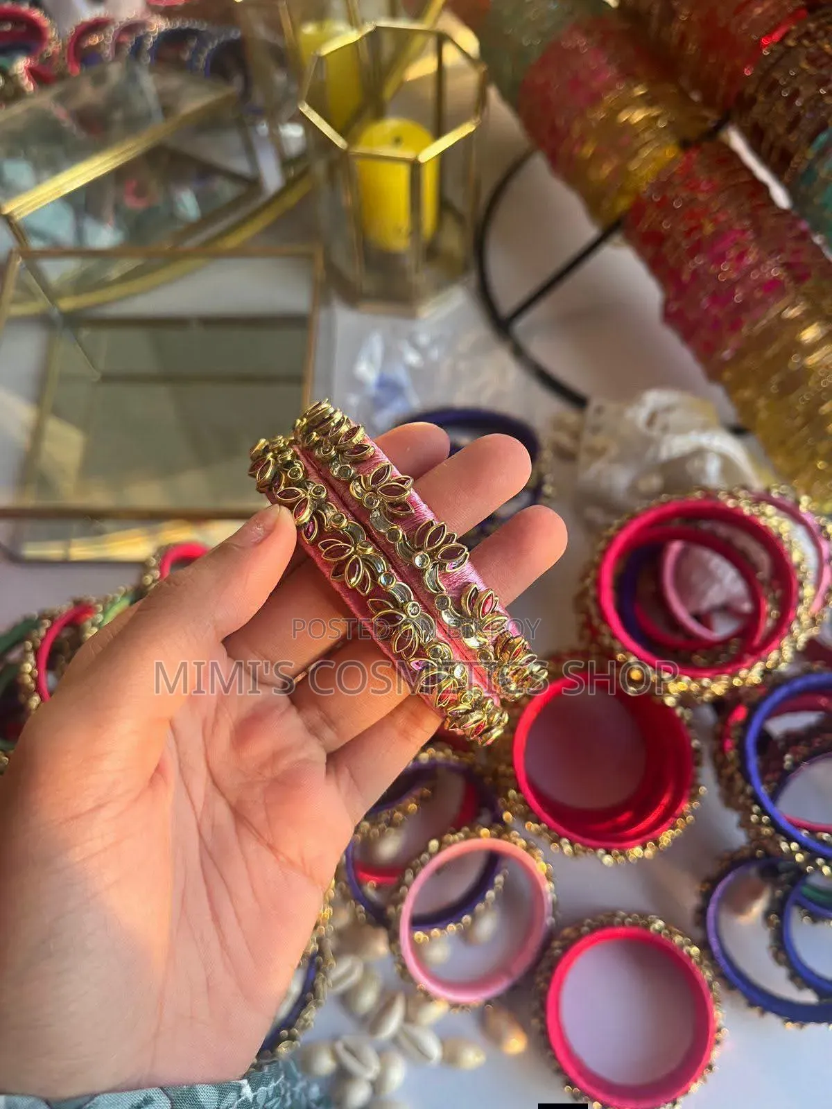 নিখুঁত হাতে তৈরি কুন্দনের চুড়ি