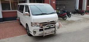 হাইয়েস ভাড়ার জন্য