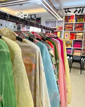 আফিফ ফ্যাশন হাউজে লোক লাগবে।