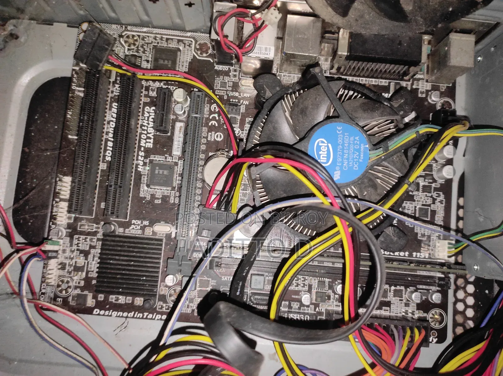 Desktop Computer Gigabyte 4GB Intel SSD 256GB