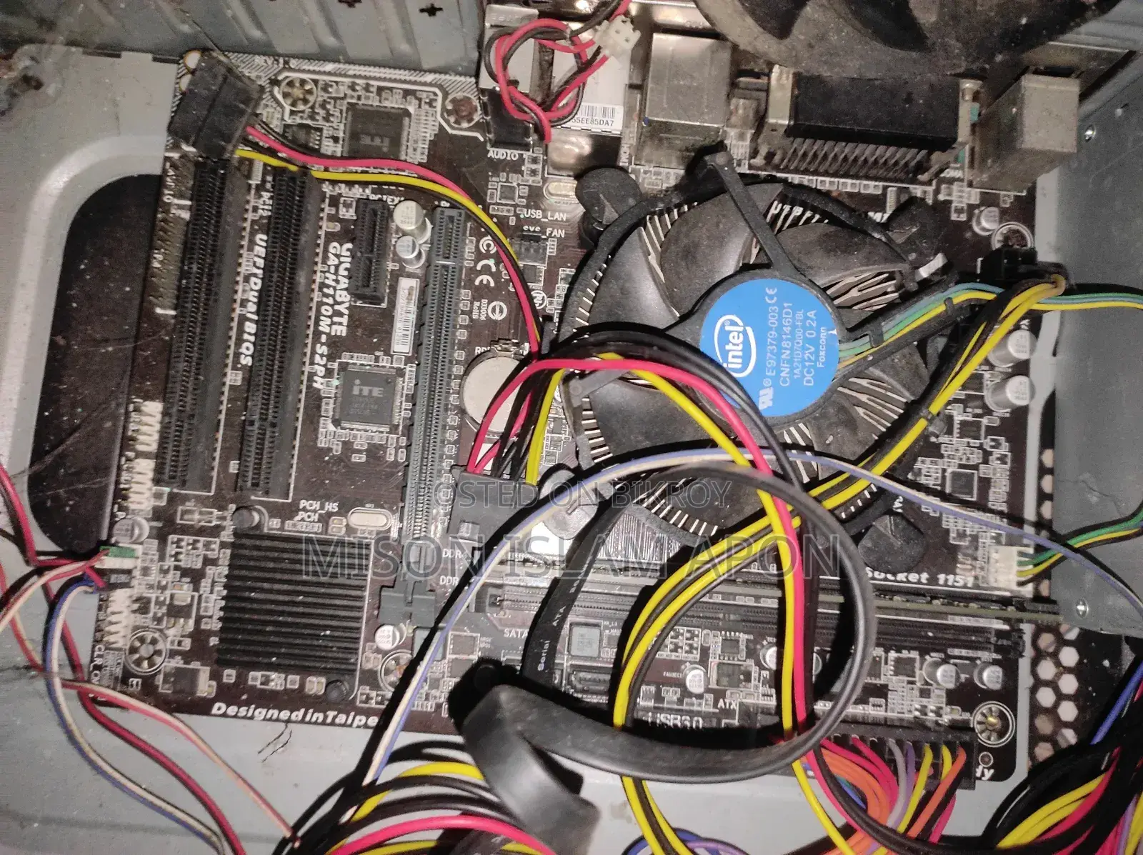 Desktop Computer Gigabyte 4GB Intel SSD 256GB