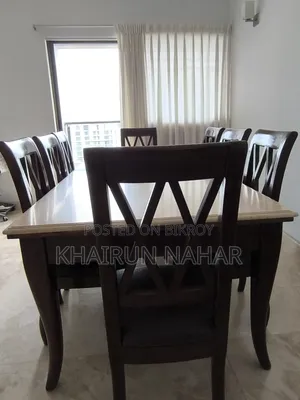 ডাইনিং টেবিল