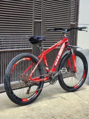 মেরিন লাল রঙের সাইকেল