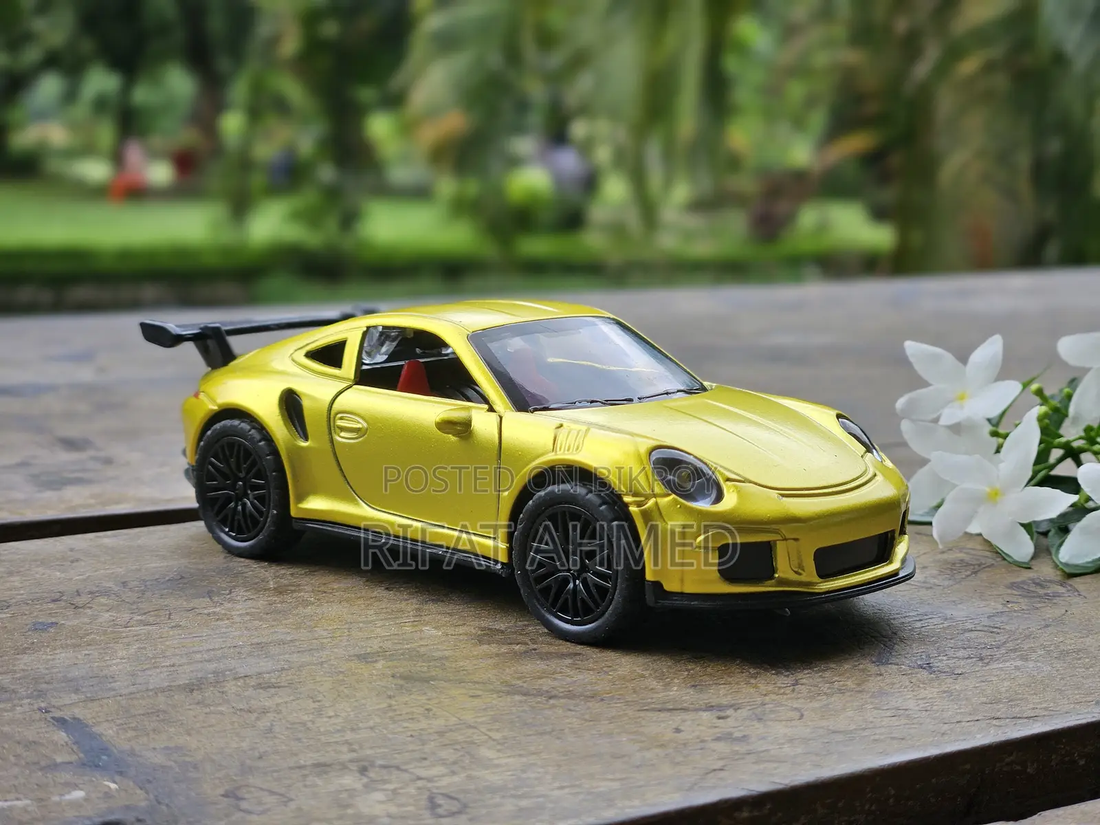 Premium Die Cast Car Scale 1:32