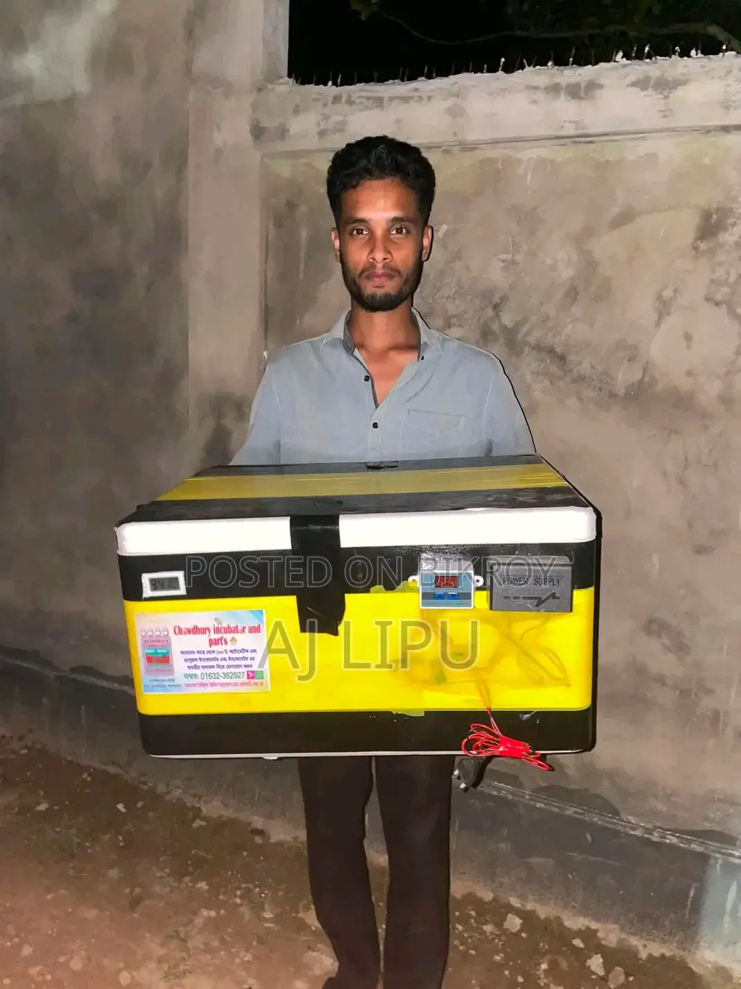 A manual 100-egg incubator