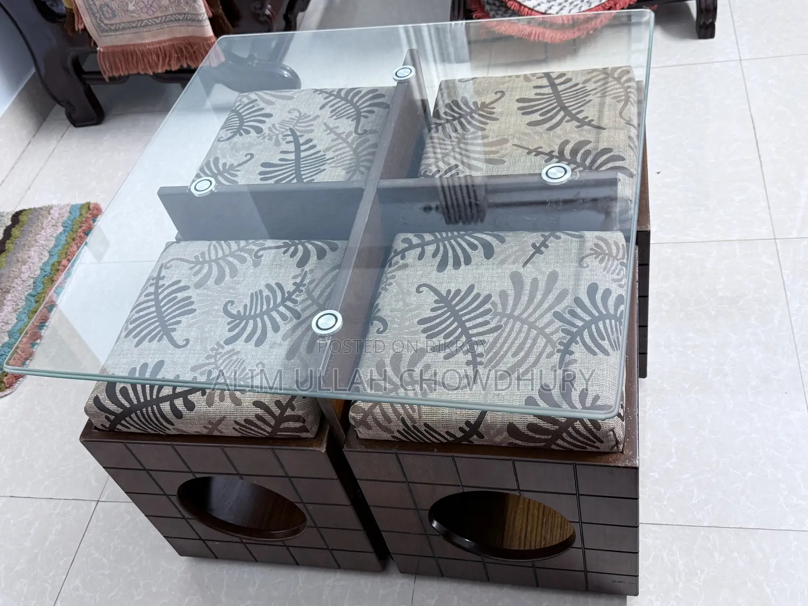 হাতির ৫-আসনের সোফা সেট সেন্টার টেবিল এবং ৪টি মুভেবল টুল সহ