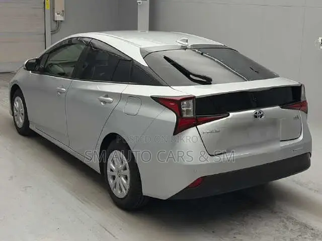 টয়োটা প্রিউস ২০২১ রূপালী