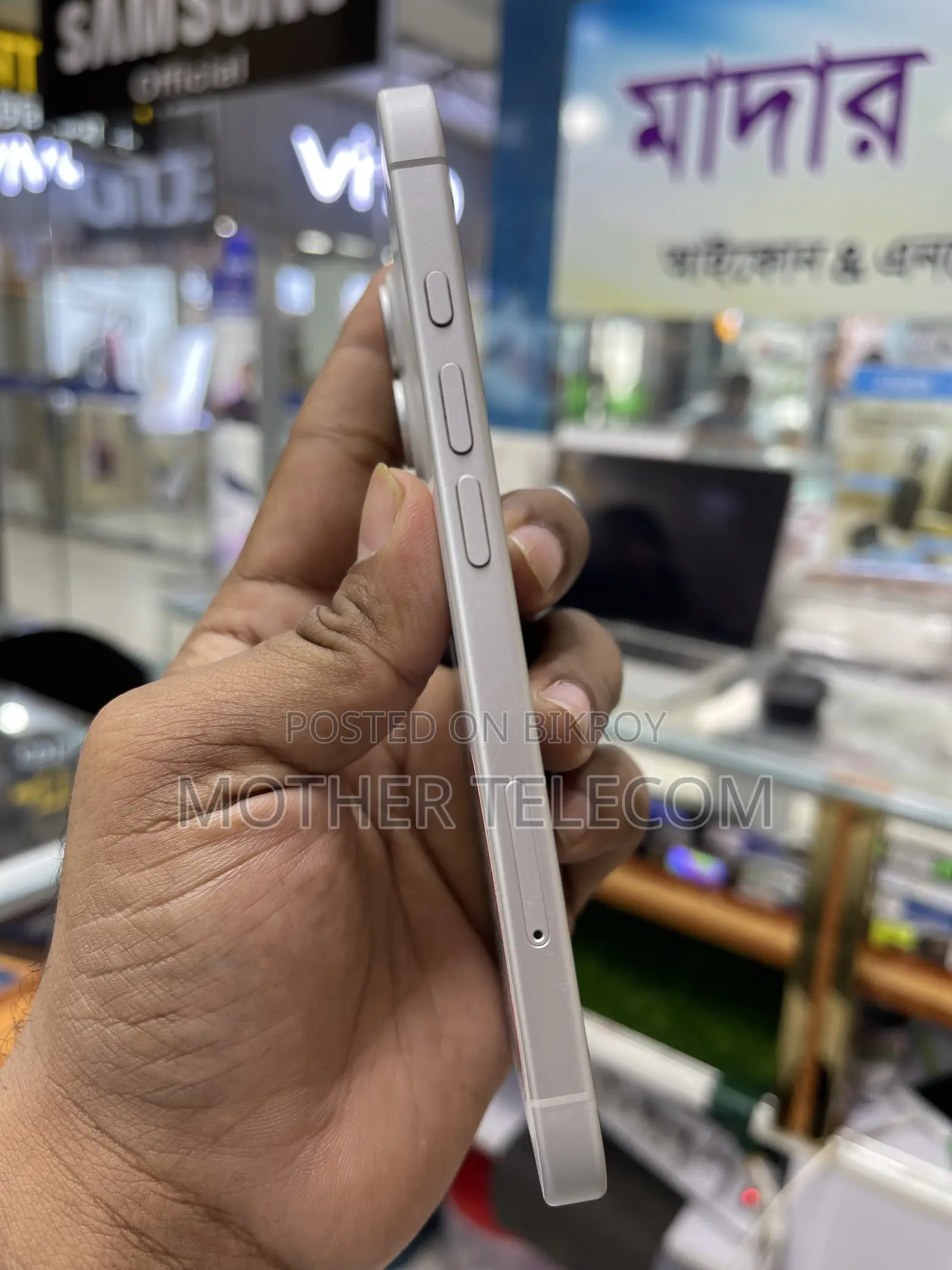 অ্যাপল আইফোন ১৬ ২৫৬ জিবি হোয়াইট