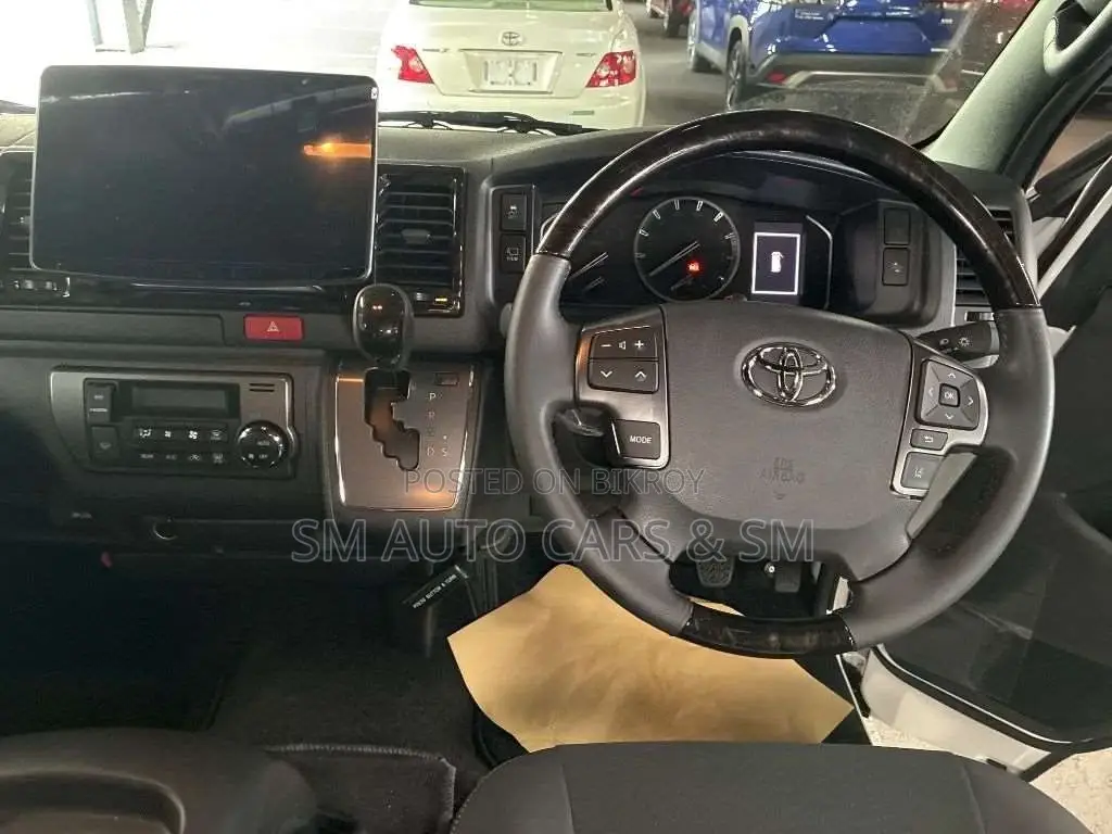Toyota HiAce 2023 White