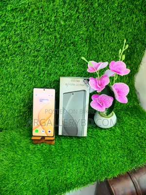 Tecno Spark 20 Pro Plus 256 GB White