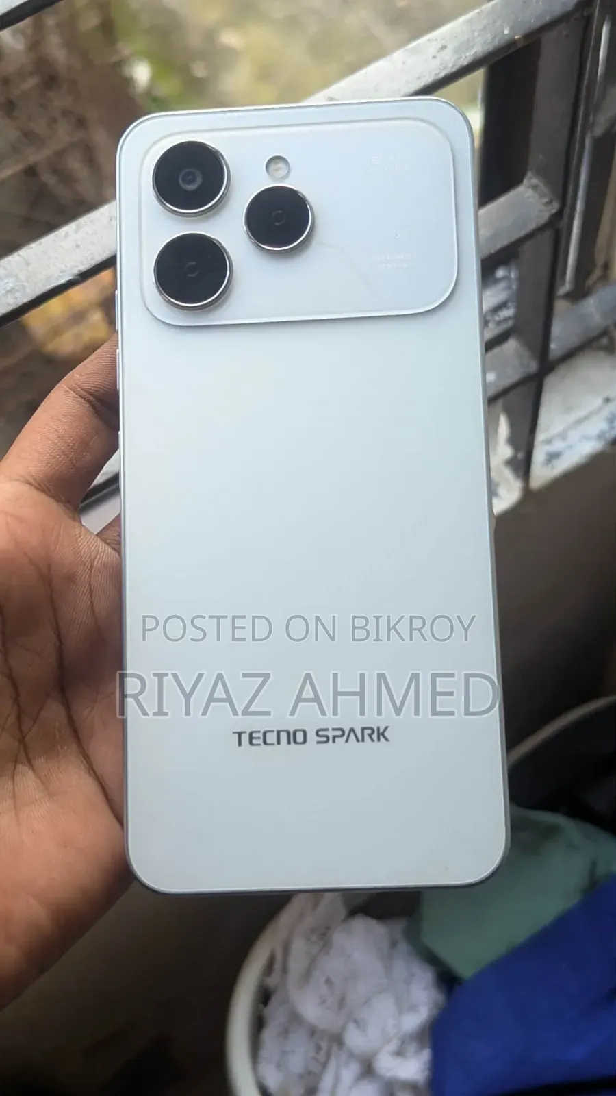 টেকনো স্পার্ক ৪০ ১২৮ জিবি সাদা