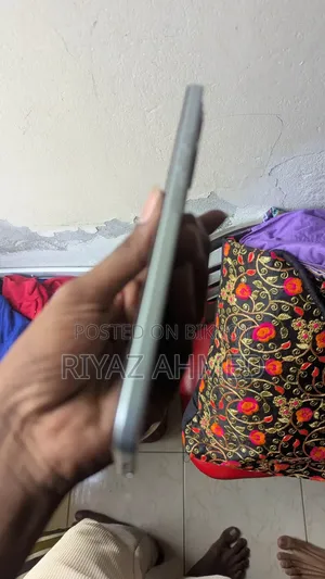 টেকনো স্পার্ক ৪০ ১২৮ জিবি সাদা