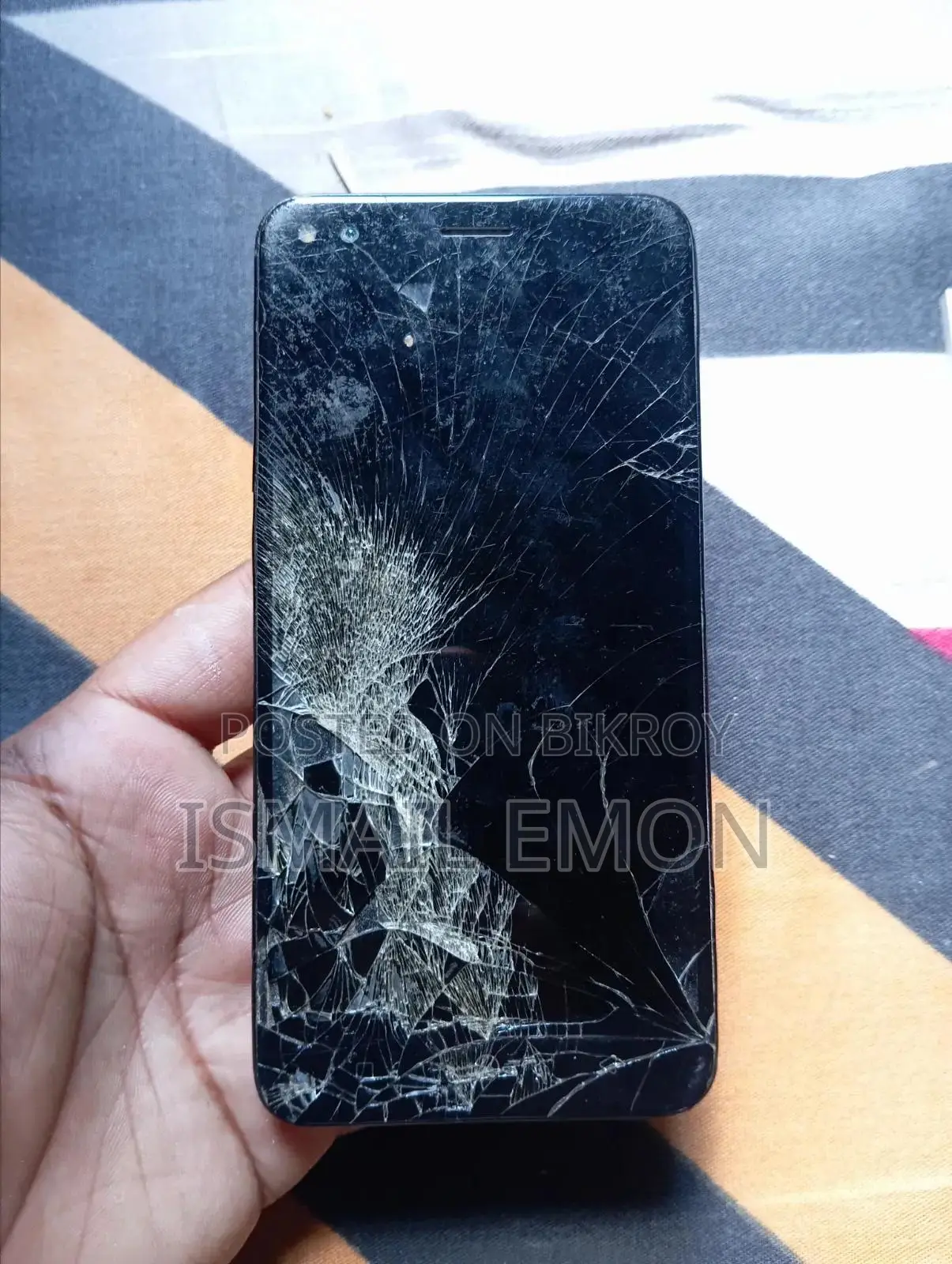 Micromax A108 Canvas L 8 GB Black