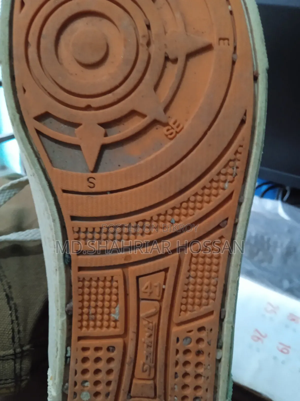 সাইজ ৪১ এর স্নিকার্স