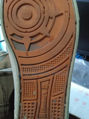 সাইজ ৪১ এর স্নিকার্স