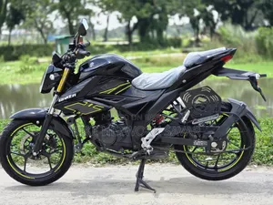 নতুন সুজুকি জিক্সার ২০২৬ কালো