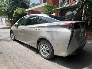 টয়োটা প্রিয়াস ২০১৮ গ্রে