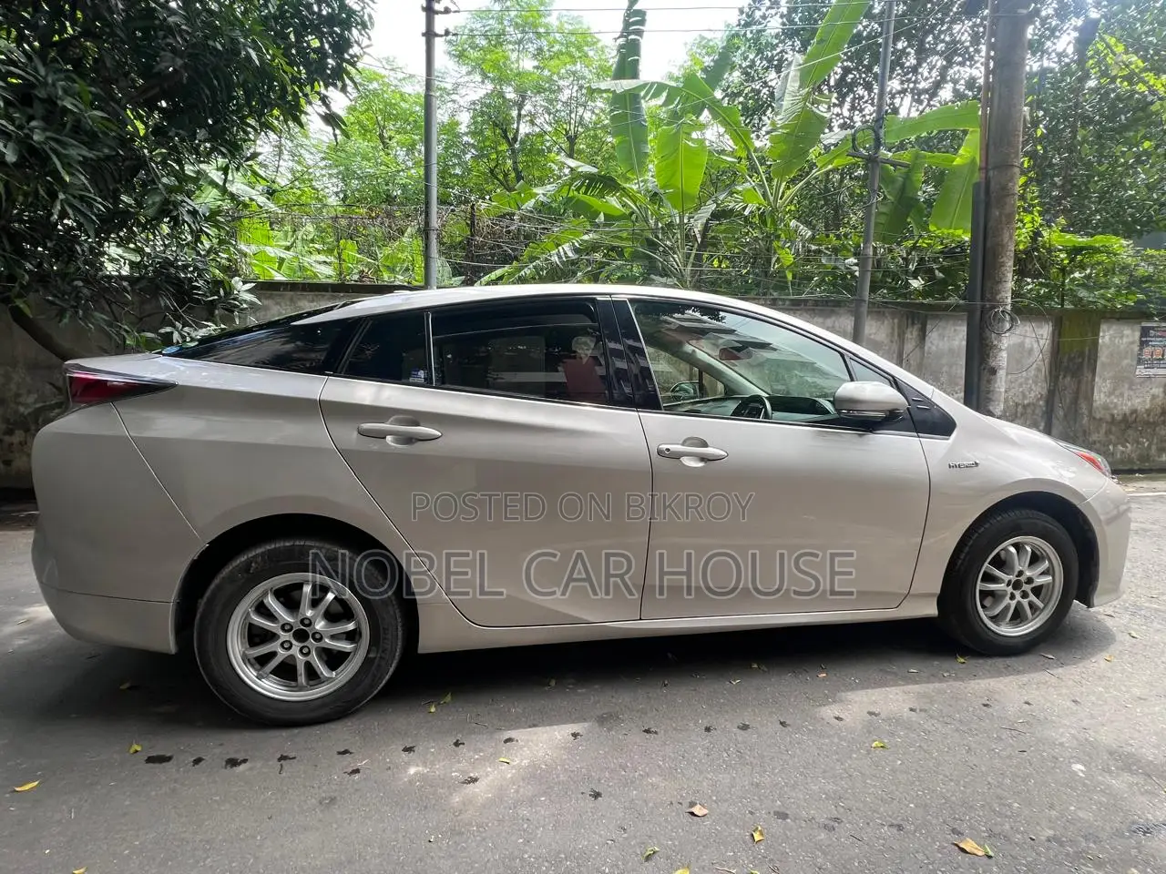 টয়োটা প্রিয়াস ২০১৮ গ্রে