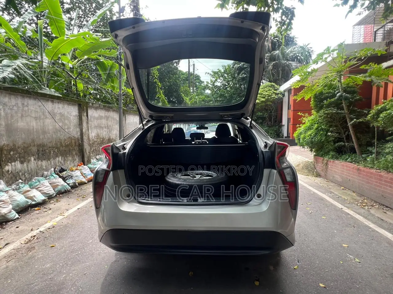 টয়োটা প্রিয়াস ২০১৮ গ্রে