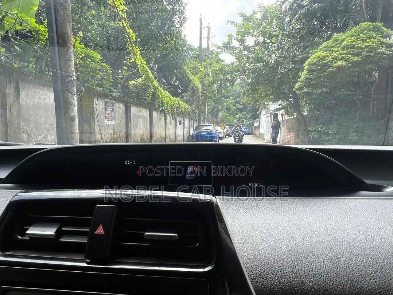 টয়োটা প্রিয়াস ২০১৮ গ্রে
